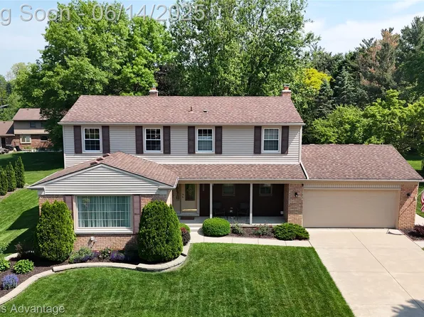 22160 Cumberland Dr, Northville, MI 48167