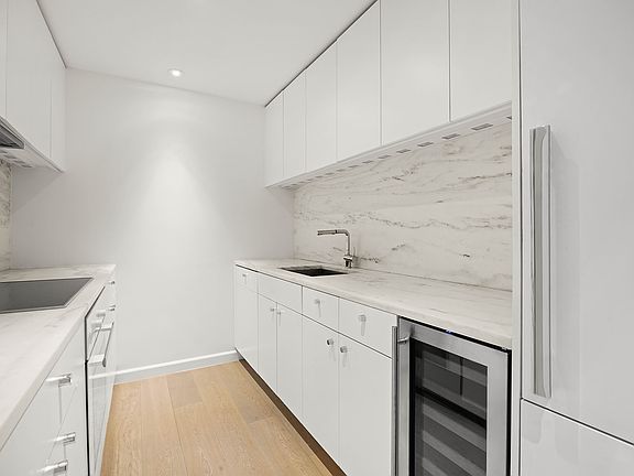 5th image of 200 E 62nd St APT 10E