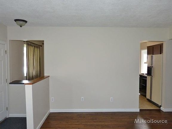 3rd image of 22424 Violet St
