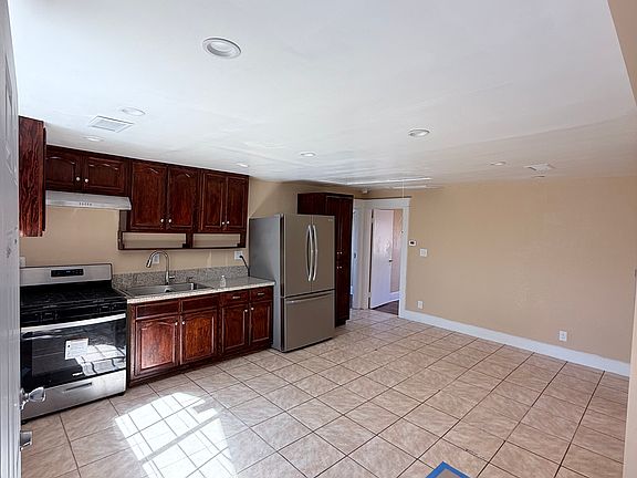 2nd image of 1357 W 42nd St