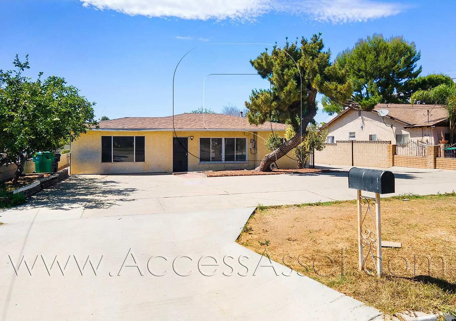 Beautiful Chino Home with Kitchen Island, Fireplace & Outdoor Space — Photo 1