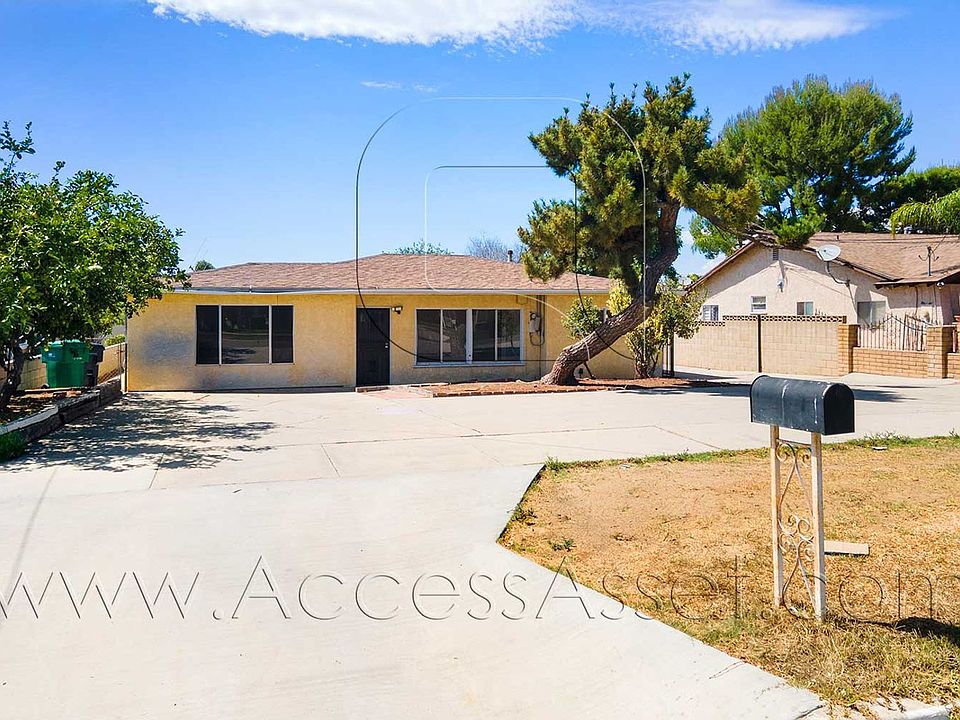1st image of 12584 Magnolia Ave