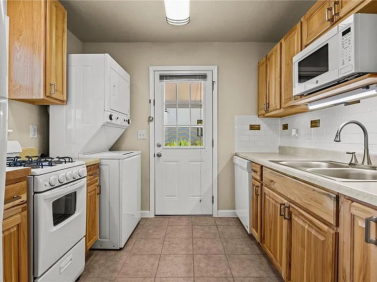 1700 Cullen Ave #B — Photo 11