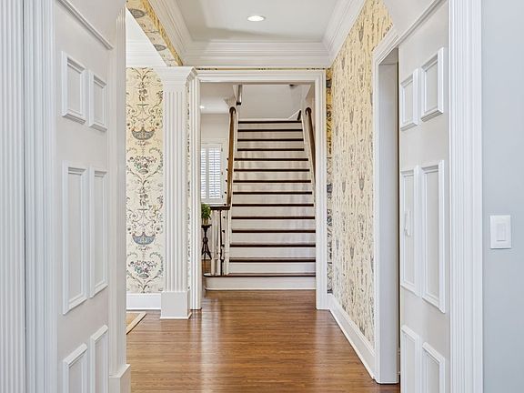 3rd image of 4 Middleton Park Ln