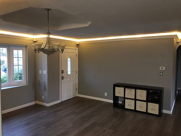 Entry with rope light