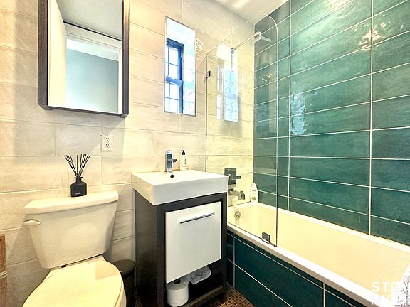 4th image of 417 Throop Ave #2D