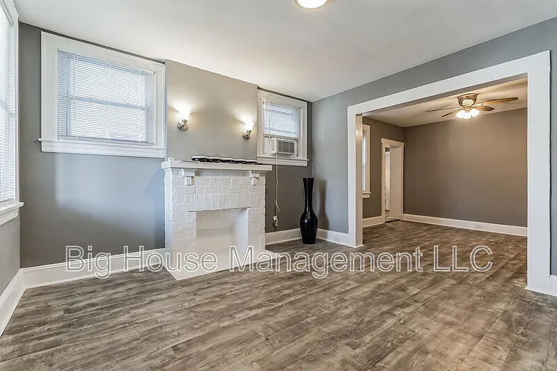 2 bed, 1.0 bath, $1,350 — Photo 2
