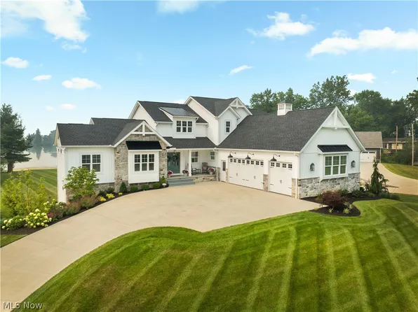 5768 Springlake Rd NW, Canton, OH 44718