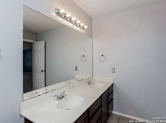 4th image of 15811 Pleasant Well Dr