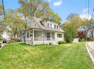 1024 Bullocks Point Ave, Riverside, RI 02915