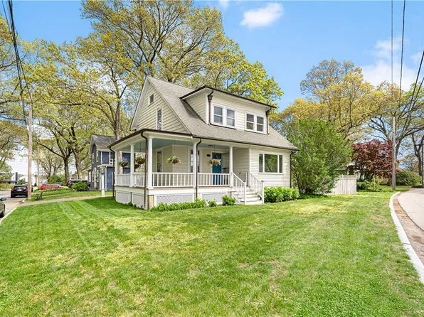 1024 Bullocks Point Ave, Riverside, RI 02915