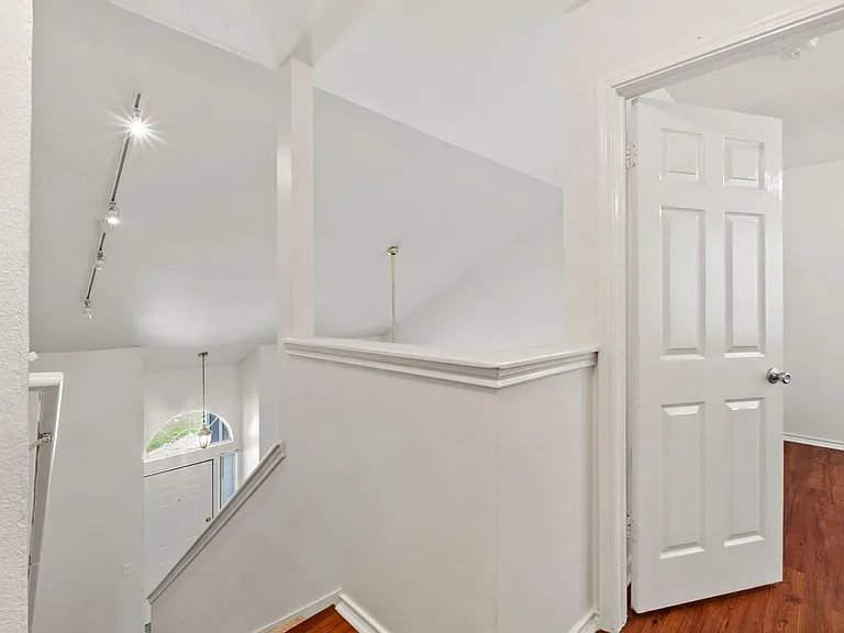 1908 Windy Park Dr — Photo 20
