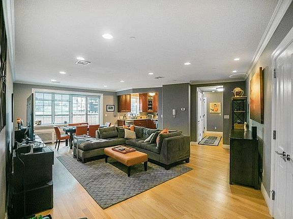 5th image of 153 Bay St #6E
