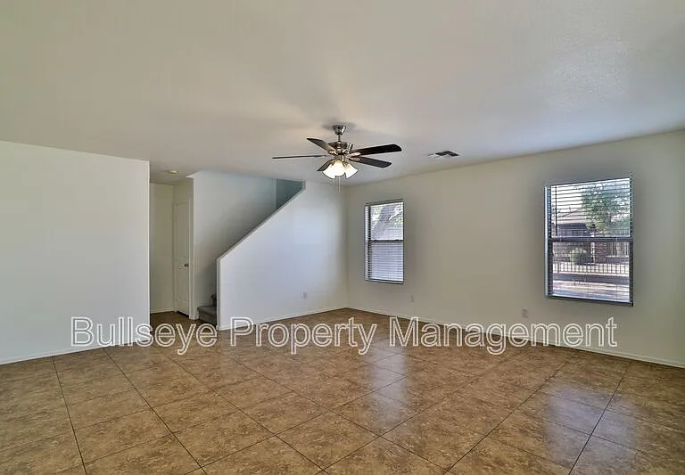 1069 E Lowell Ct — Photo 4