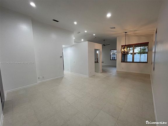 4th image of 735 Sand Creek Cir