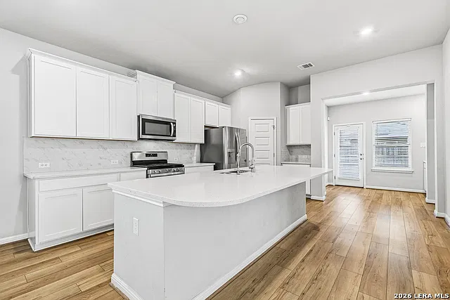 3 bed, 2.0 bath, 1861 sqft, $2,295 — Photo 3