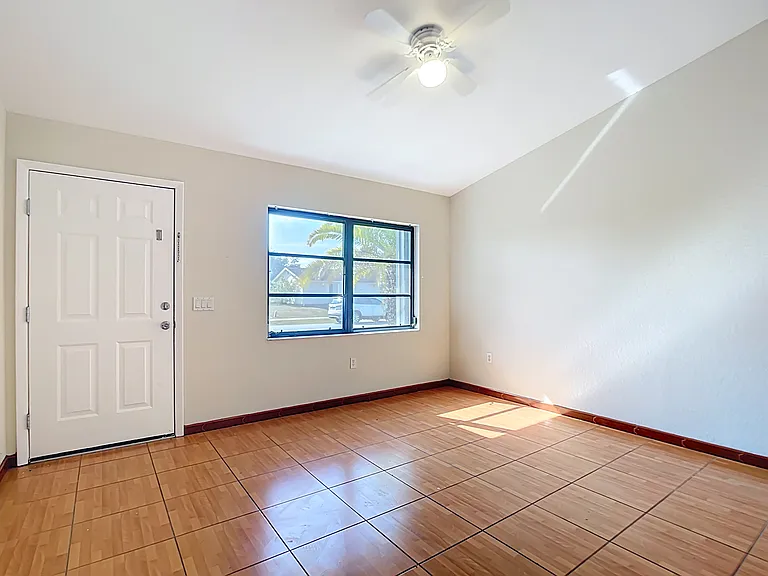 4428 Aladdin Ave — Photo 3