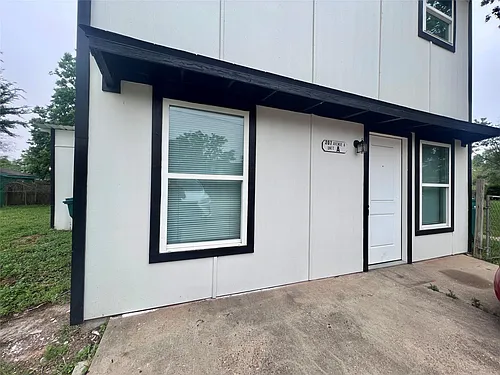 207 S Avenue A Photo 1