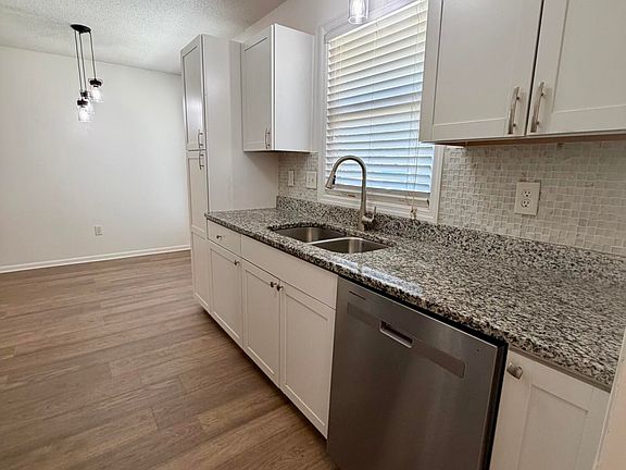 4th image of 742 Olney Rd