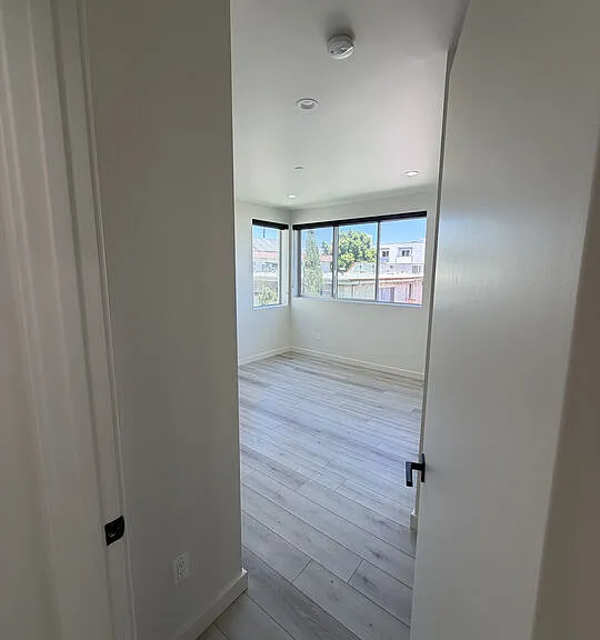 124 S Croft Ave #303 — Photo 22
