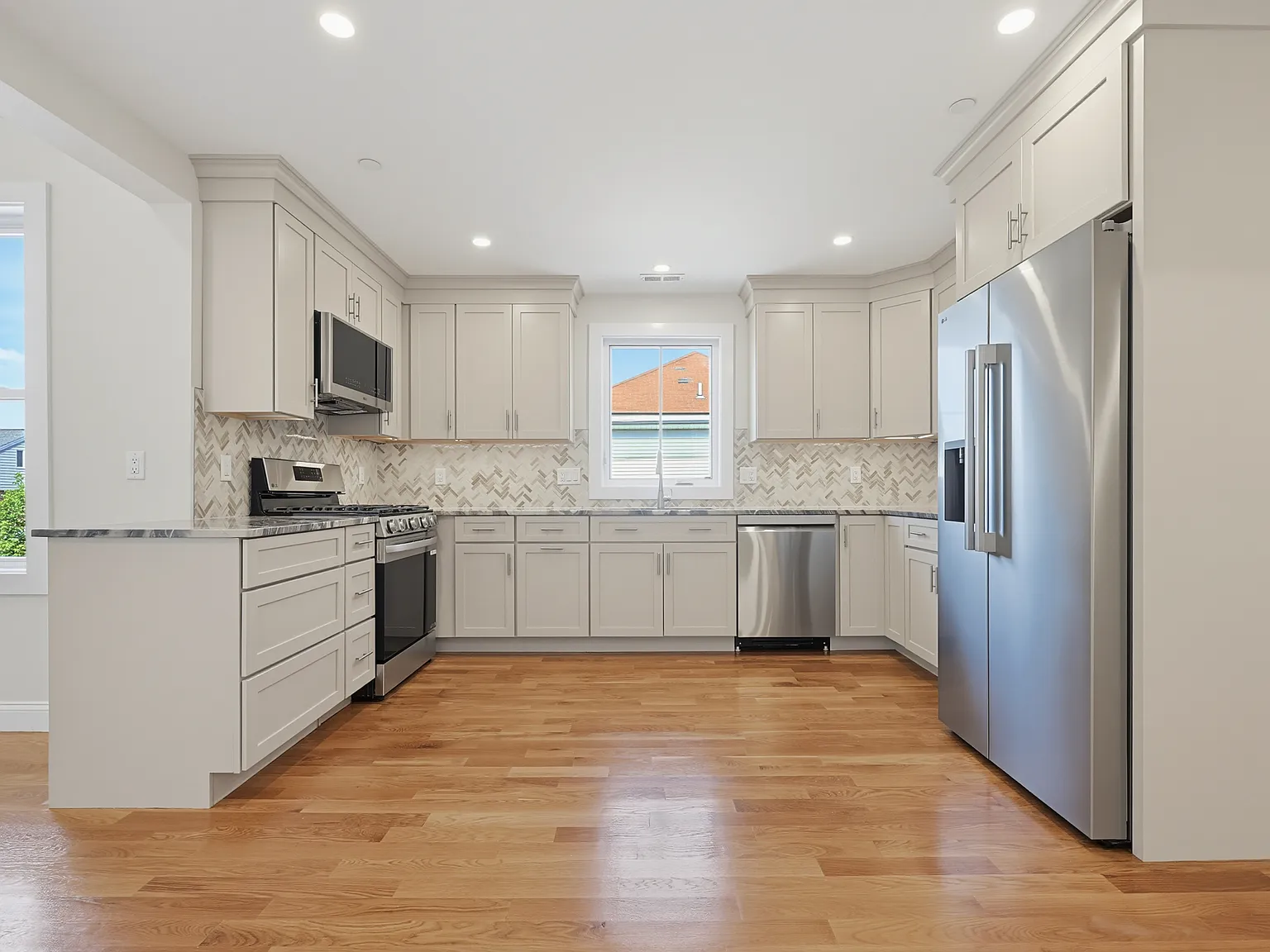 2 bed, 1100 sqft, $4,000 — Photo 2