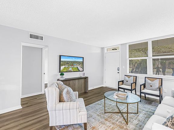 5th image of 4715 BAY STREET NE #135