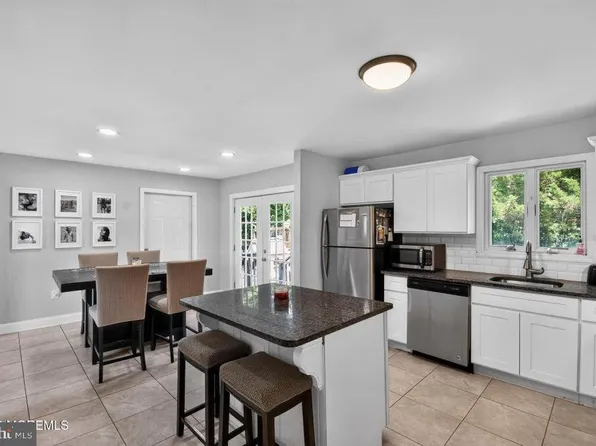 555 Brookside Dr, Toms River, NJ 08753