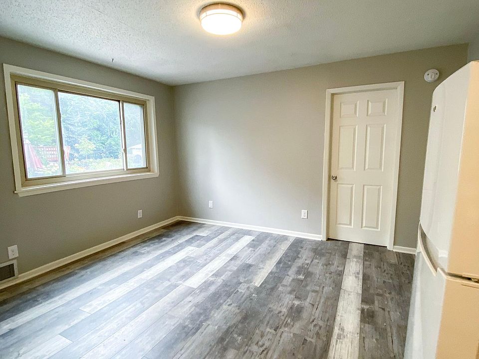 1st image of 917 27th Ave NE APT 3