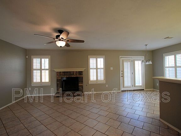 5th image of 1600 Carriage Hills Trl