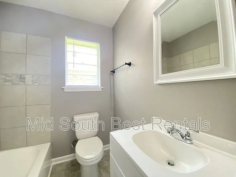 2303 Brown St — Photo 4