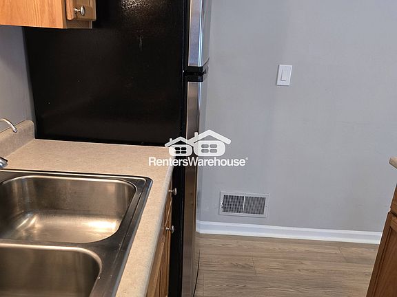 5th image of 5570 - 5580 Shorewood Ln