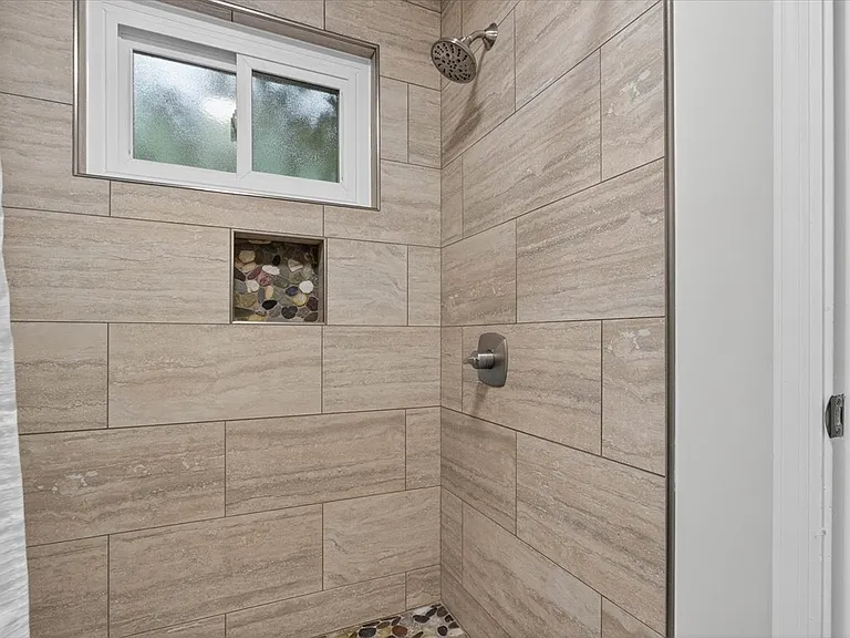 3520 Clifden Dr — Photo 19