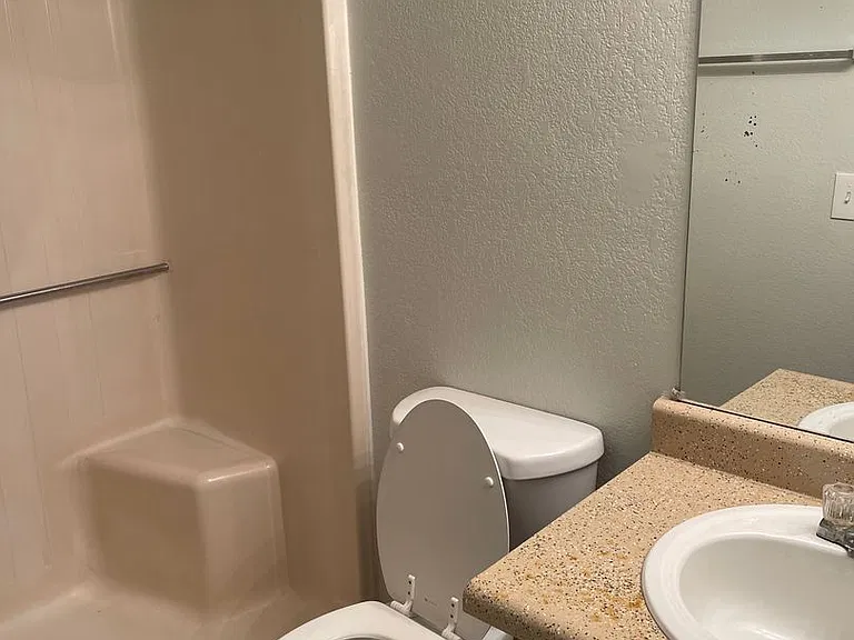 2813 E Paradise Ln — Photo 5