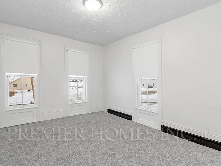 3390 State St NE — Photo 9