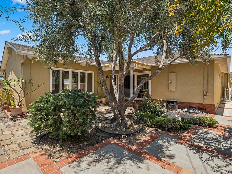 929 Junipero Dr — Photo 25
