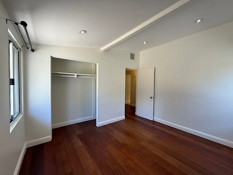 19516 Ingomar St — Photo 28