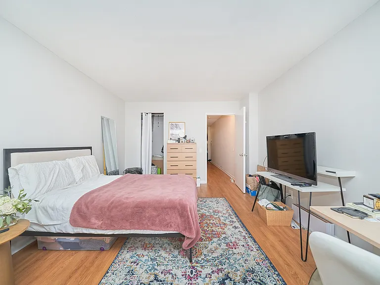 337 W 43rd St #6A — Photo 6