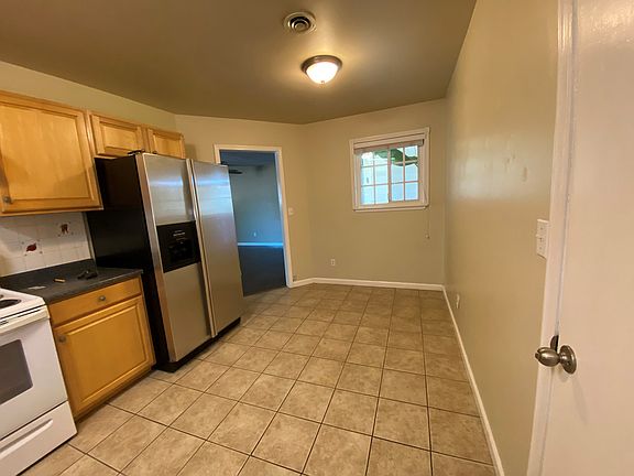 3rd image of 454 Cloverland Way