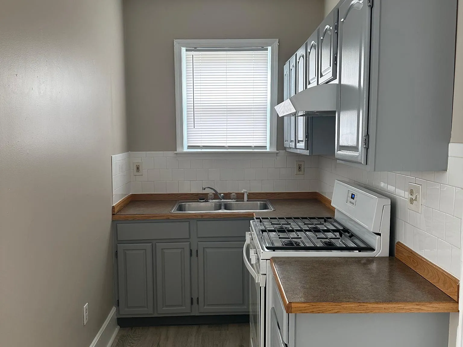3 bed, $2,100 — Photo 1