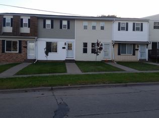 923 N 4th St, Clinton, IA 52732