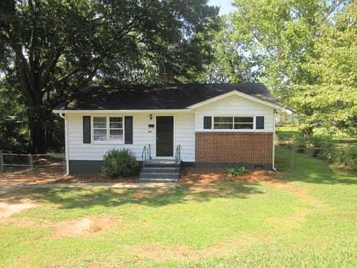 1st image of 990 Oakdale Dr SE