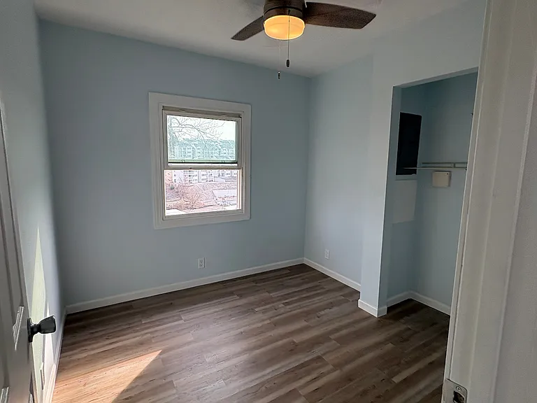 Lakefront Apartments — Photo 17