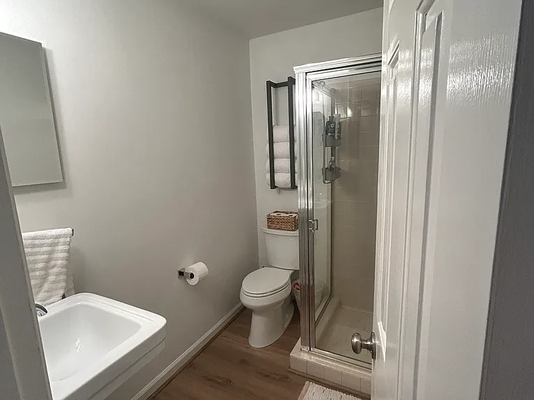 1318 Damyien Arch — Photo 18