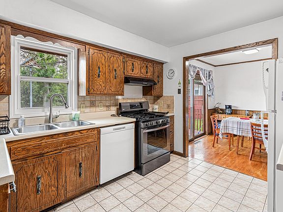 2nd image of 4831 Washington St NE