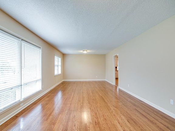 5th image of 1014 Sawyer Dr