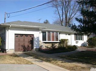 49 West St, Northport, NY 11768