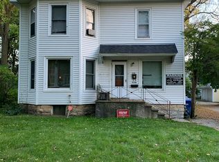 416 College Ave #B, Dekalb, IL 60115