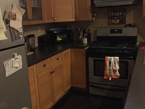 5th image of 186 Van Buren St APT 1