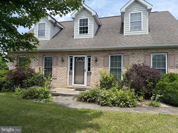 349 Carolle St, Greencastle, PA 17225