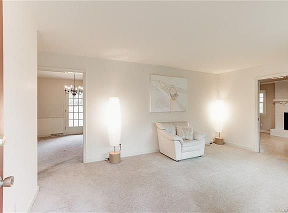2nd image of 720 Clearlake Ct